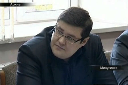 Суд объявил в розыск красноярского депутата, обвиняемого в избиении подростка 