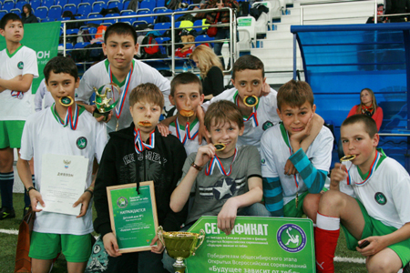 Красноярские и новосибирские детдомовцы поспорили за путевку в Сочи на турнире «Мегафона» и Российского футбольного союза