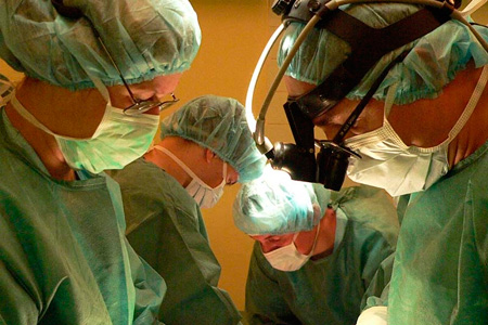 Новосибирские хирурги установили электрокардиостимулятор 99-летней жительнице города Обь