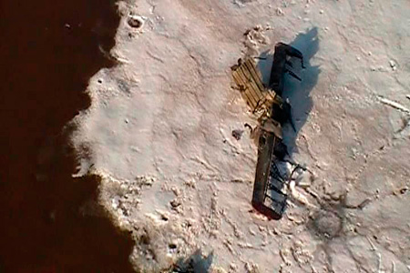 МЧС опубликовало снимки с места крушения вертолета Ми-8 в Иркутской области (фото)
