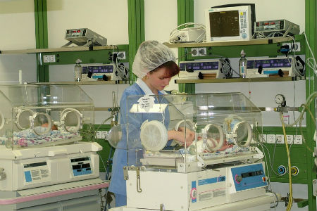 Новосибирские врачи сделали внутриутробную операцию беременной с водянкой плода