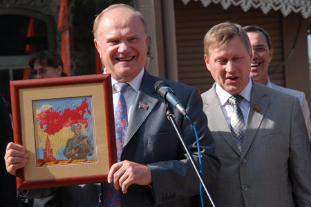 Бердские депутаты просят Геннадия Зюганова убедить арестованного мэра-коммуниста добровольно уйти в отставку