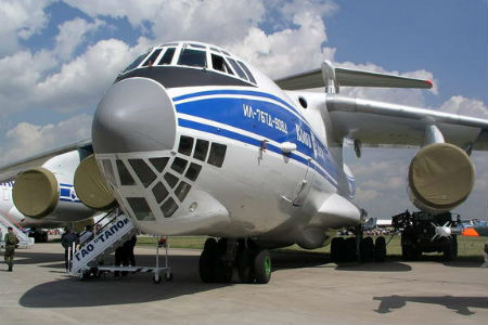 Самолет Ил-76 совершил аварийную посадку в Красноярске 