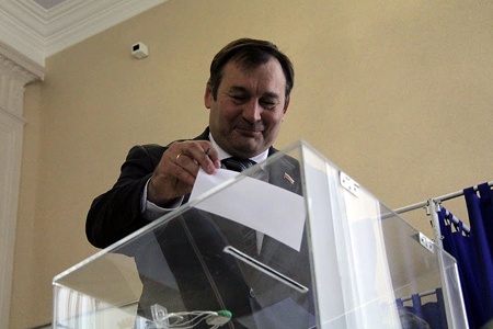 Выборы мэра в один тур не посягают на демократию — глава Новосибирска