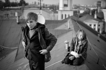 «Многие забывают, что тоже были детьми»: в Новосибирске прошла премьера фильма «На карандаш»