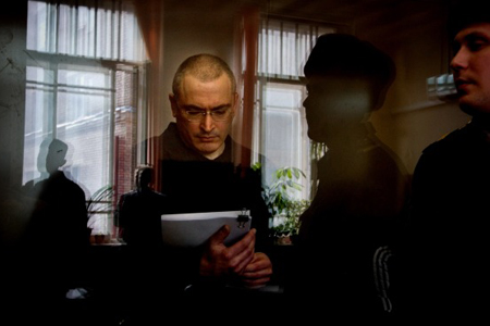 «Идет гражданская война, и он в плену»: томичи и новосибирцы отмечают юбилей Ходорковского