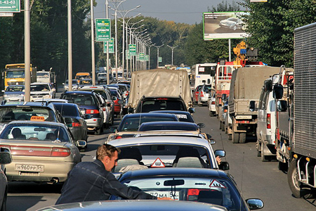 Дороги Новосибирска освободят от грузовиков в часы пик
