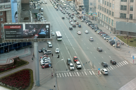 Новосибирская мэрия заявила о намерении сократить количество рекламы около офиса Сбербанка 