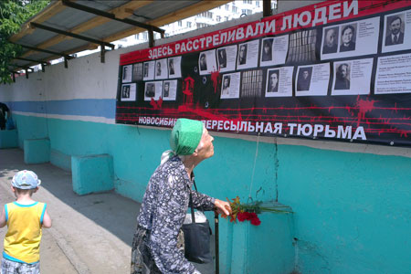 Гражданские активисты напомнили новосибирцам, где в центре города НКВД расстреливал людей (фото)
