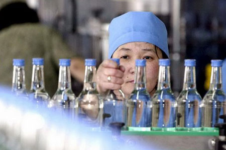 Производство водки в Новосибирской области снизилось почти на 50%