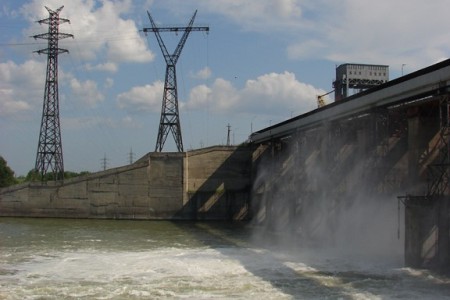 Новосибирская ГЭС увеличивает холостые сбросы воды, готовясь к борьбе с паводком