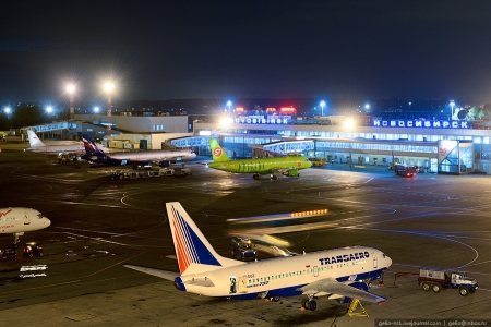 Выполнявший рейс Ташкент-Иркутск «Боинг» совершил аварийную посадку в Новосибирске