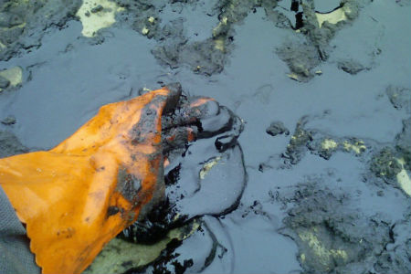 Разлив нефтепродуктов из-за аварии произошел в Новосибирской области 