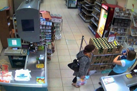 Жительнице Красноярска грозит арест за избиение сына в супермаркете (видео)