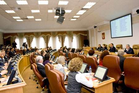 За депутатов иркутского заксобрания к 16:00 проголосовали 17,85% избирателей