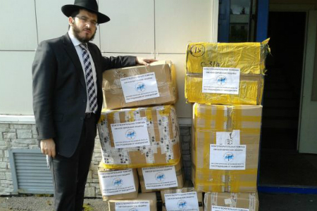 Еврейская община Омска послала в Биробиджан 150 пар кроссовок