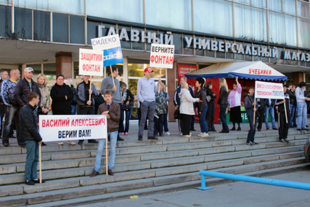 Больше 100 человек вышли на митинг против строительства ТВЦ в Новосибирске
