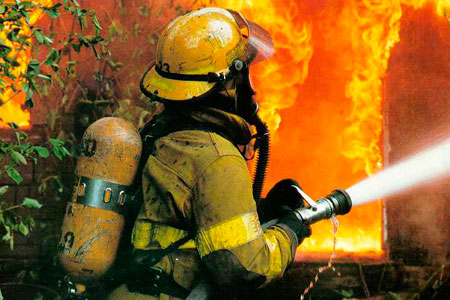 Жители Бурятии подожгли кабинет участкового и спалили здание сельской администрации