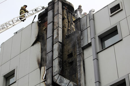 Новосибирские пожарные выясняют причину возгорания в ТЦ «Пирамида» (фото)