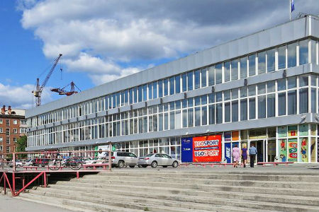 «Уралсиб» продаст новосибирские торговые центры ЦУМ и ГУМ 