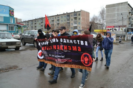 Полиция разогнала митинг юных антифашистов в Бердске