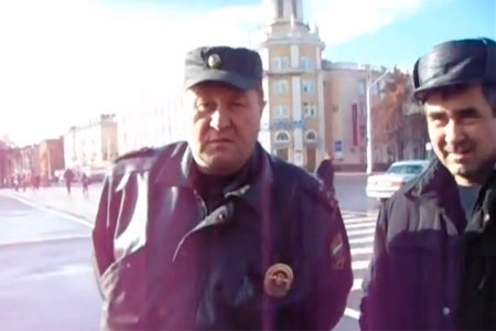 Кузбасский полицейский, позволивший избить члена партии «Яблоко», стал фигурантом дела о халатности