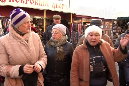 Торговцы омского рынка вышли на митинг против мигрантов, обвиняя их в демпинге