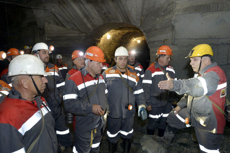 «Евраз» намерен продать рудные активы в Хакасии в начале 2014 года 
