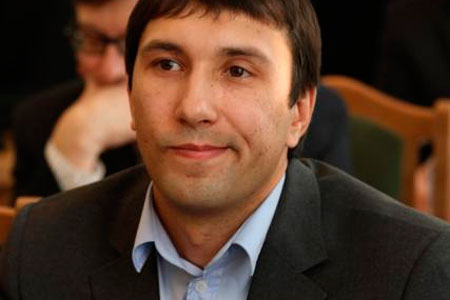Омскому депутату грозит до трех лет за уличную драку и выстрел в спину несовершеннолетнего