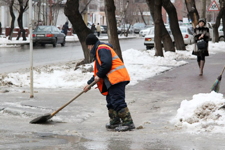 Новосибирские улицы будут перекрывать для уборки снега