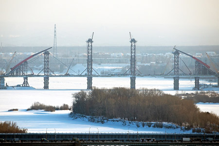 Строители смонтировали 32 блока арки Бугринского моста в Новосибирске