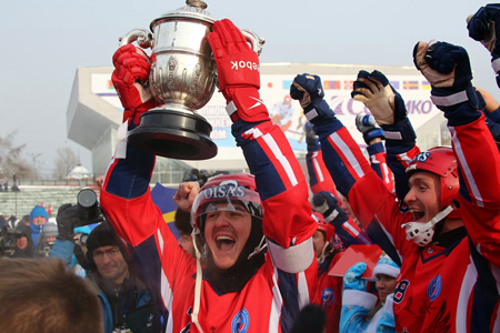 Сборная России выиграла в Иркутске чемпионат мира по хоккею с мячом 