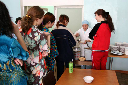 Новосибирское правительство переводит питание в больницах на аутсорсинг