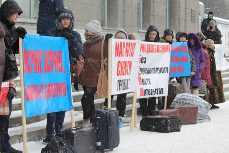 Участники пикета на крыльце мэрии Новосибирска заявляют о риске сноса 60 многоквартирных домов