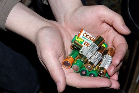 МТС начала собирать отработанные батарейки в своих новосибирских салонах 