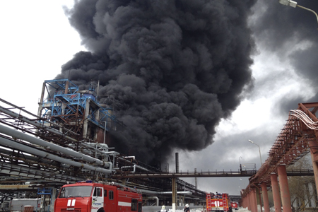Взрыв произошел на заводе в Омске, пострадали 11 человек