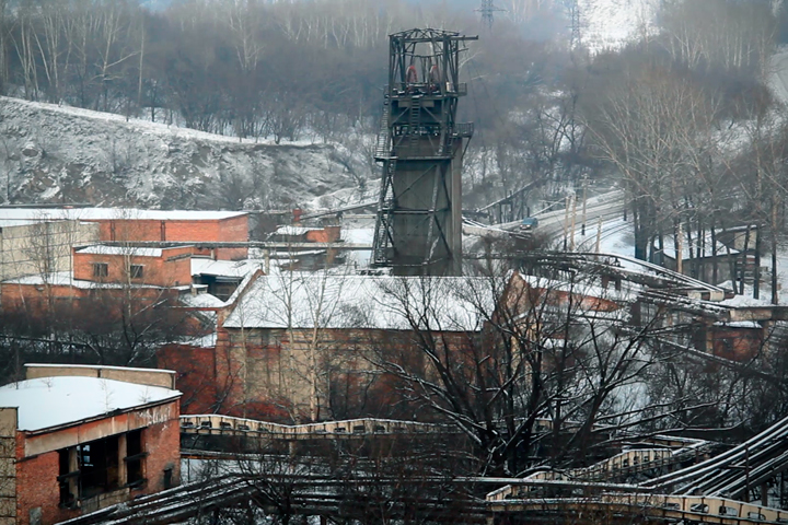 Из-за пожара на шахте Коксовая-2 в Прокопьевске начал проваливаться грунт под трамвайными путями
