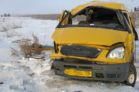 Две маршрутки столкнулись в Омской области, пять человек пострадали 