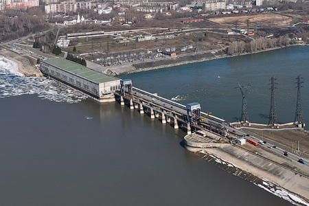 Новосибирская ГЭС увеличивает расходы воды через свои агрегаты