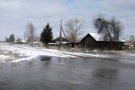 Разлившаяся Обь затопила поселок в Томской области, началась эвакуация