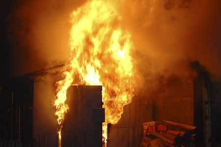 Омичка предстанет перед судом за гибель своих четверых детей при пожаре 