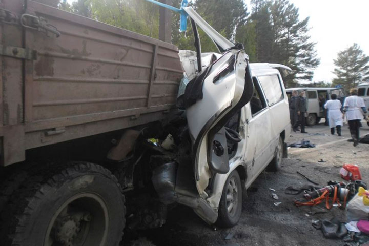 Суд в Бурятии рассмотрит дело о гибели девяти пассажиров маршрутки, въехавшей в грузовик