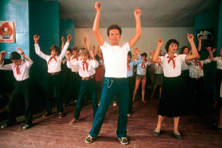 Учитель в Забайкальском крае не пустил в школу учеников в джинсах из-за «непристойного вида»