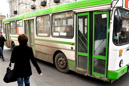 Водитель омского автобуса получил три года за смерть ребенка под колесами