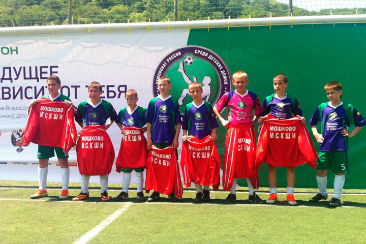 Воспитанники Мошковской школы-интерната выиграли чемпионат по футболу и тренировку с «Арсеналом»