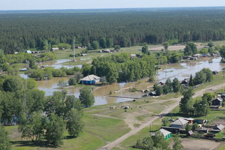 Власти начали эвакуацию жителей Барнаула из-за роста уровня воды в Оби