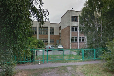 Пятиклассник погиб на территории школы в Омске, упав на забор 