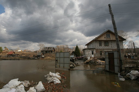 Дачные участки в Новосибирске стало затапливать из-за паводка
