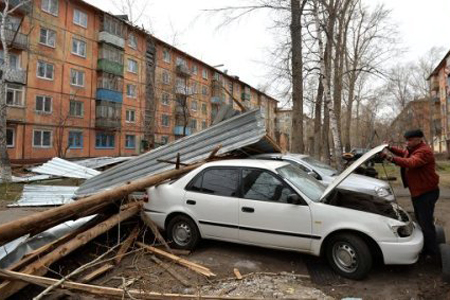 Штормовое предупреждение в регионах Сибири: ураганы и грозы при +35°C