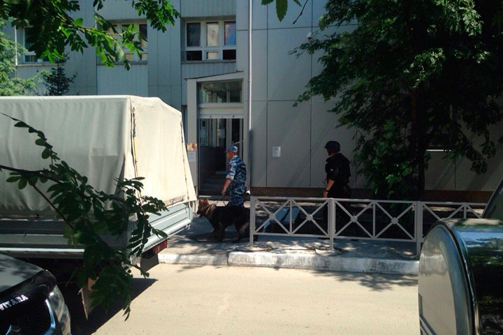 Персонал и посетители Новосибирского областного суда эвакуированы из-за звонка о бомбе